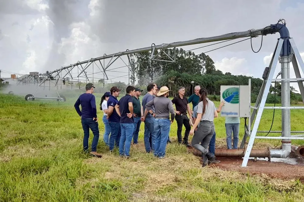 UEM capacita alunos e profissionais em irrigação com Pivô Central Foto: UEM