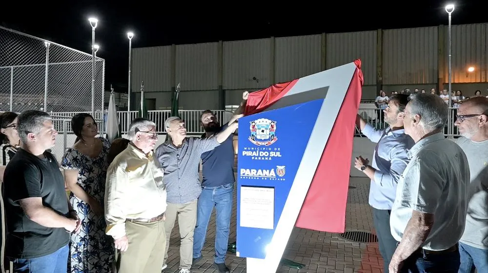  Autoridades municipais e estaduais inauguram o novo espaço esportivo em Piraí do Sul, que leva o nome da professora Vera Sguario. Foto Toninho Anhaia