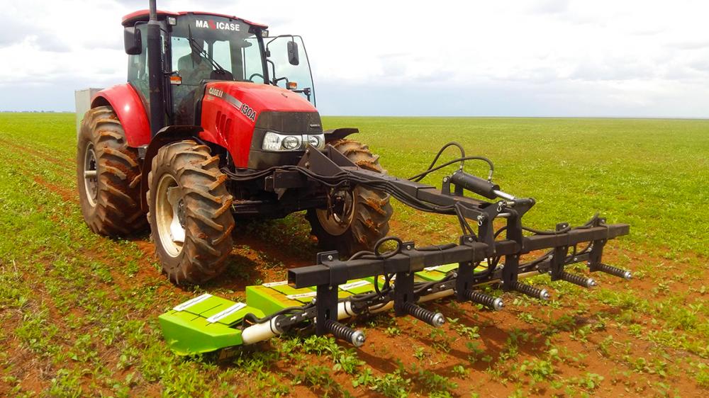 A solução criada pela Zasso Group AG, se destaca, pois pode levar o consumo de herbicidas a zero e com o detalhe de também eliminar as raízes das plantas daninhas.