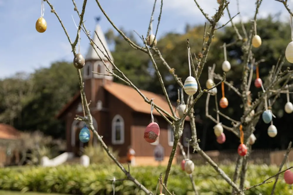 Nesta edição da Páscoa no Parque, os alunos dos primeiros anos do Ensino Fundamental I, da rede municipal de ensino, serão responsáveis pela decoração do Osterbaum. Foto Divulgação