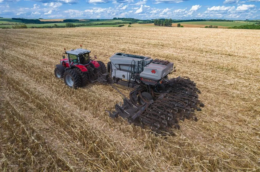 Agricultura de precisão evita sobreposições ou dispersão das sementes durante o plantio/ Divulgação Massey Ferguson