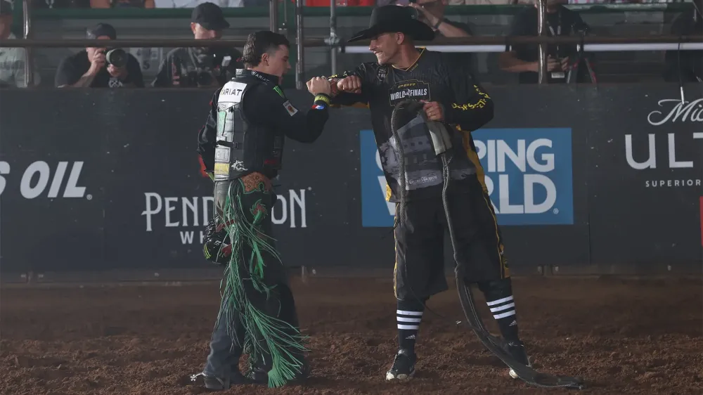 O nº 3 John Crimber melhora para um perfeito 2-para-2 nas Finais Mundiais da PBR de 2025: Unleash The Beast – Eliminations, ganhando mais terreno na corrida pelo Campeonato Mundial