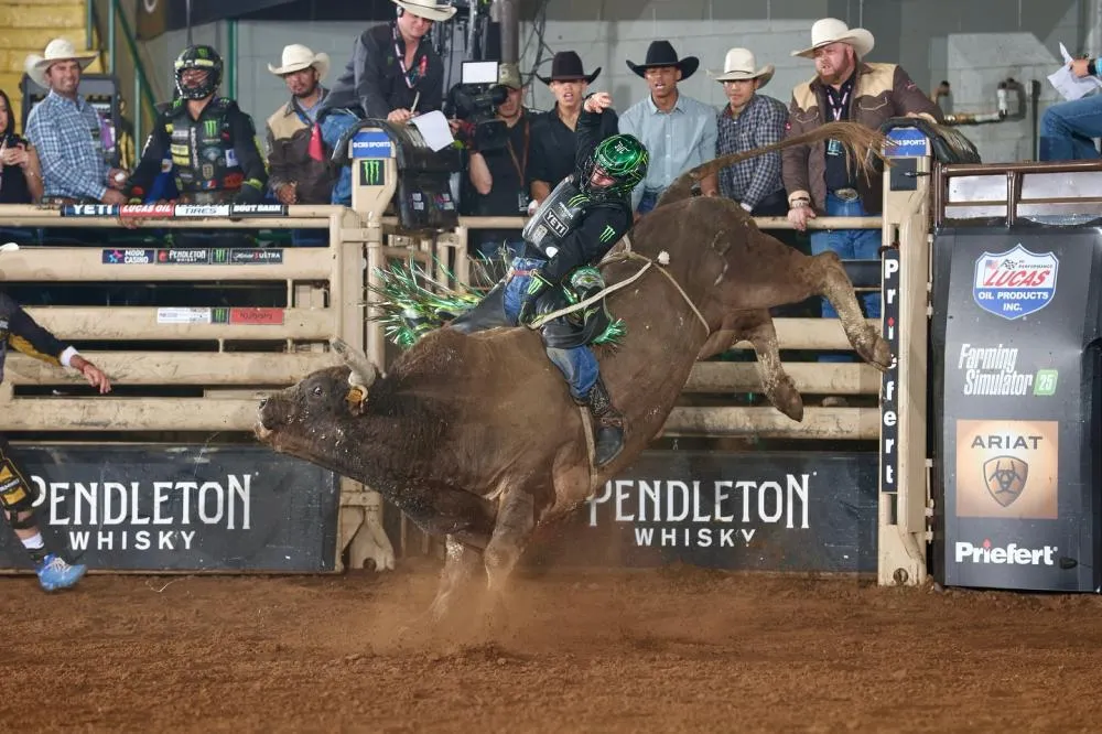 José Vitor Leme na etapa semifinal em Fort Worth no Texas (PBR)
