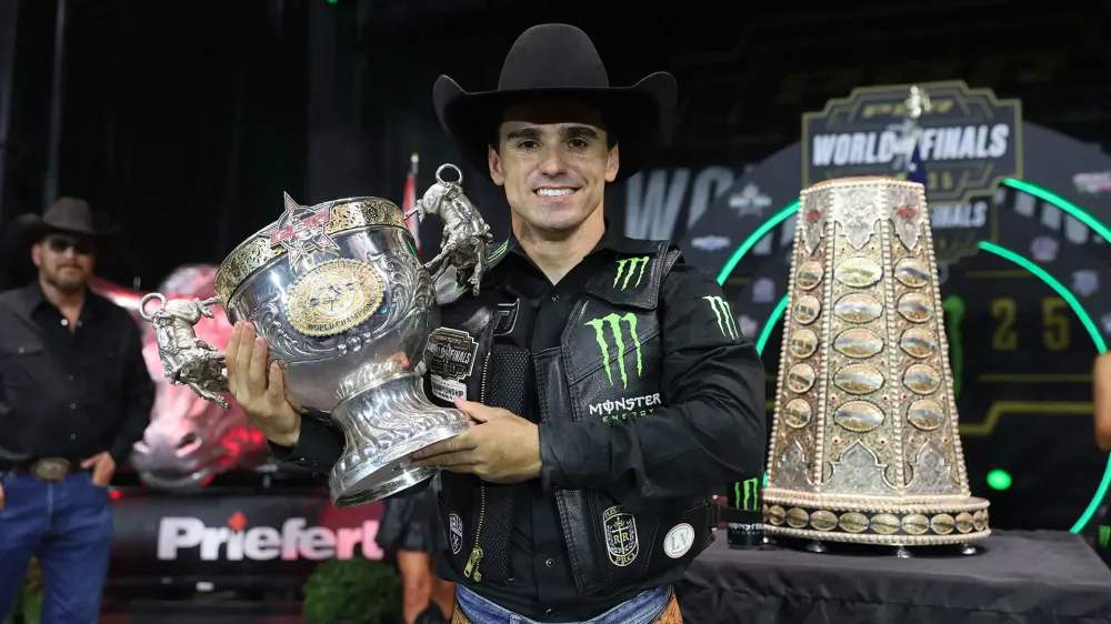 José Vitor Leme faz a maior reviravolta da história da PBR e será coroado campeão mundial de 2025. Foto cortesia da Bull Stock Media,