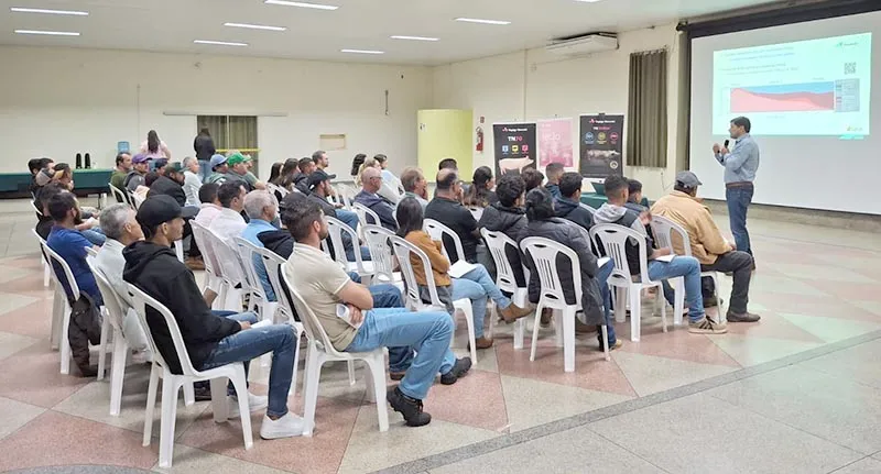 Suinocultores associados da Capal participam de palestra da primeira edição do Mês do Leitão, em Arapoti (Crédito: Stella Tavares)