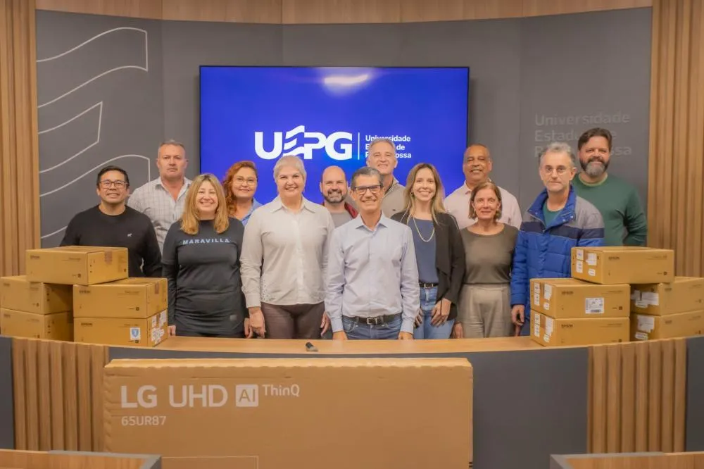 Setores da UEPG e Colégio Agrícola recebem equipamentos audiovisuais