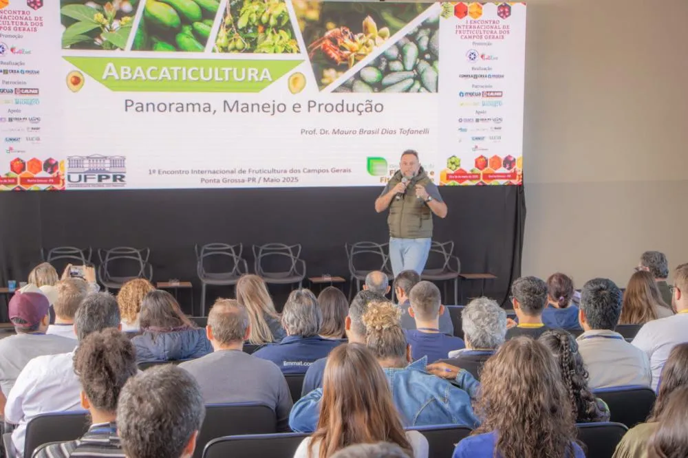 1º Encontro Internacional de Fruticultura na UEPG reúne mais de 200 participantes