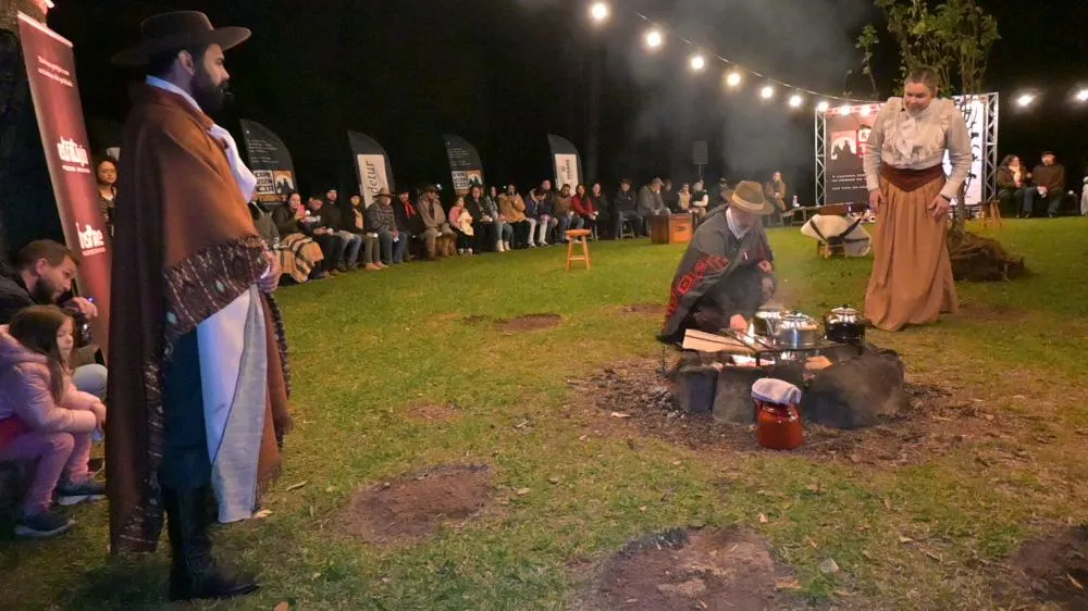 O evento contou com teatro, música ao vivo e gastronomia típica em uma imersão cultural que resgatou a história dos tropeiros e encantou visitantes de todas as idades. Foto Toninho Anhaia