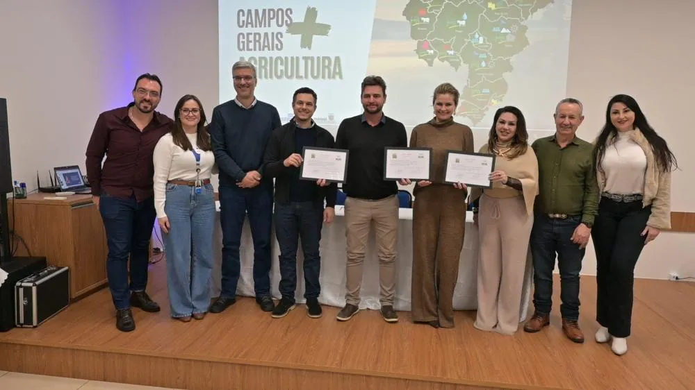 Queijaria Vila Velha recebe o Selo Arte em solenidade com prefeitas, produtores e técnicos em Ponta Grossa. Foto Toninho Anhaia