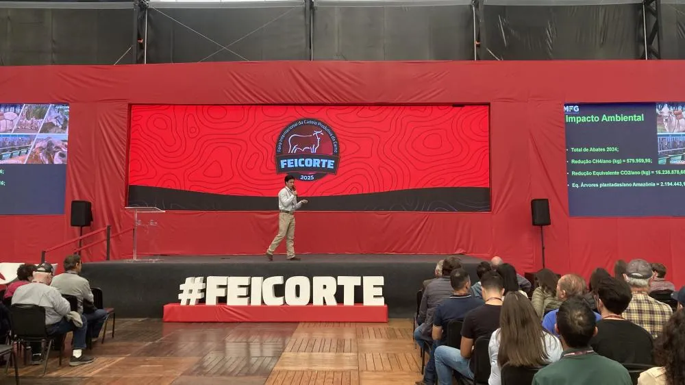 Para encerrar a rodada de entregas, o gerente técnico da MFG Agropecuária, Adriano Umezaki, abordou uma fase de engorda ao focar em métricas e controle.