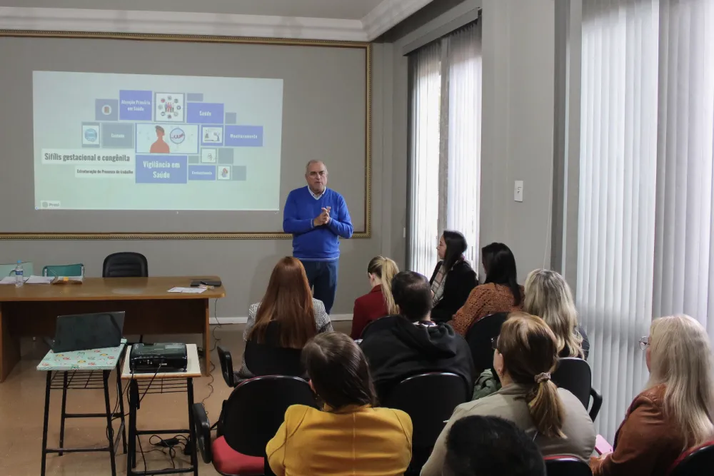 Encontro reuniu médicos, enfermeiros e técnicos de enfermagem em atividades nos períodos da manhã e da tarde.