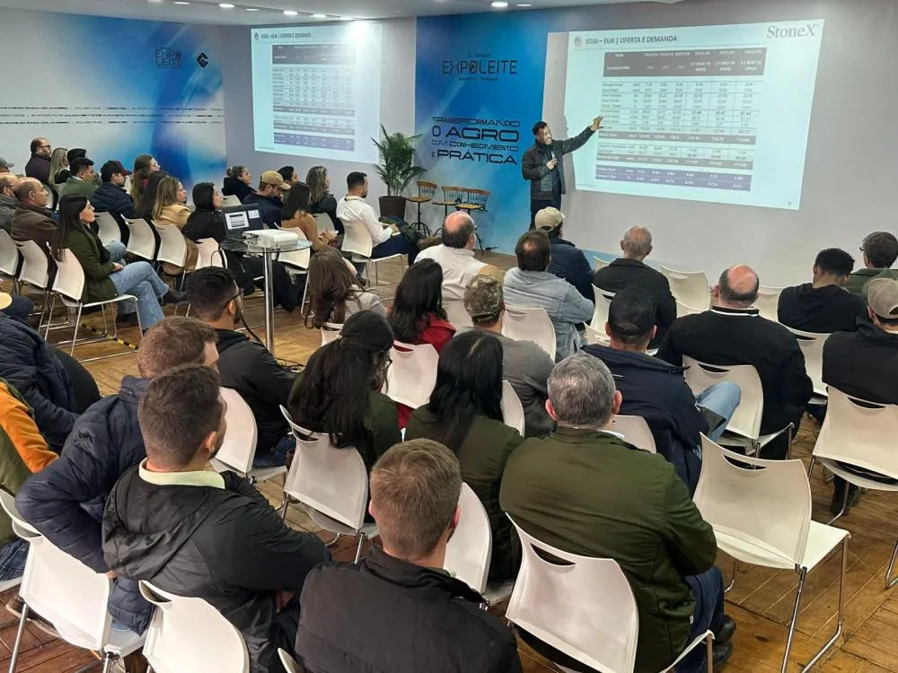 Tradicional feira do Gado Holandês inicia programação em Arapoti/PR com painéis informativos mediados por especialistas Crédito: Elton Telles