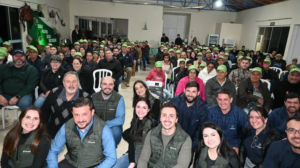 Evento em Piraí do Sul marca o lançamento do Plano Safra Sicredi 2025/26 com presença de produtores, lideranças e empresas do agro. Foto Toninho Anhaia.