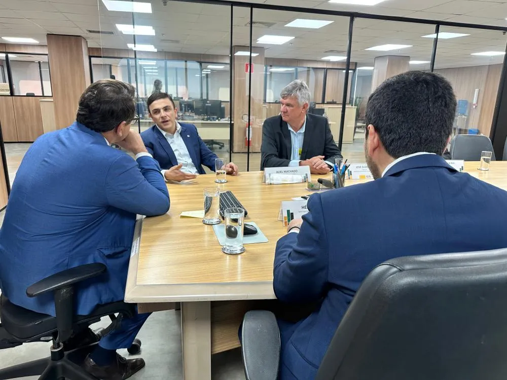 Em Brasília, Aliel Machado e prefeito Juca buscam soluções para ferrovia desativada em Jaguariaíva