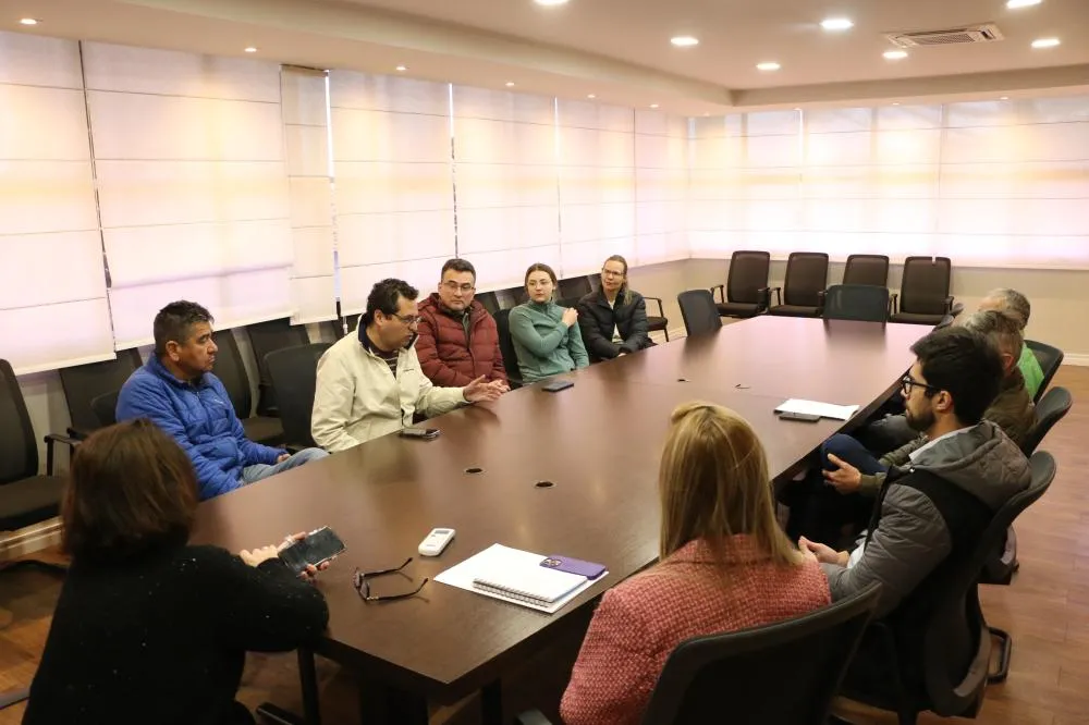 Representantes da Prefeitura e de postos de combustíveis se reuniram para discutir demandas da população. Foto Daniel Calvo