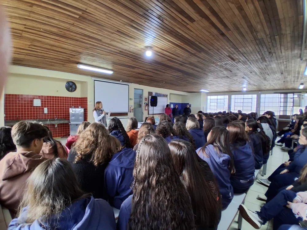 Assistência Social realiza encontro de orientação com estudantes do Colégio Jorge Queiroz Netto