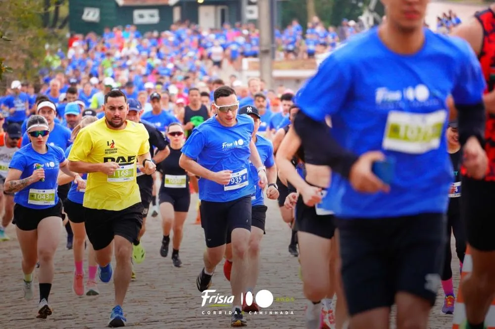 Sucesso de público, Corrida e Caminhada Frísia 100 Anos marca Campos Gerais do Paraná. Fotos divulgação
