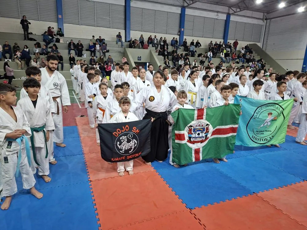 Atletas de várias cidades do Paraná celebraram a disciplina e os valores do karatê no 5º Festival Carollo Kan. - Foto Toninho Anhaia