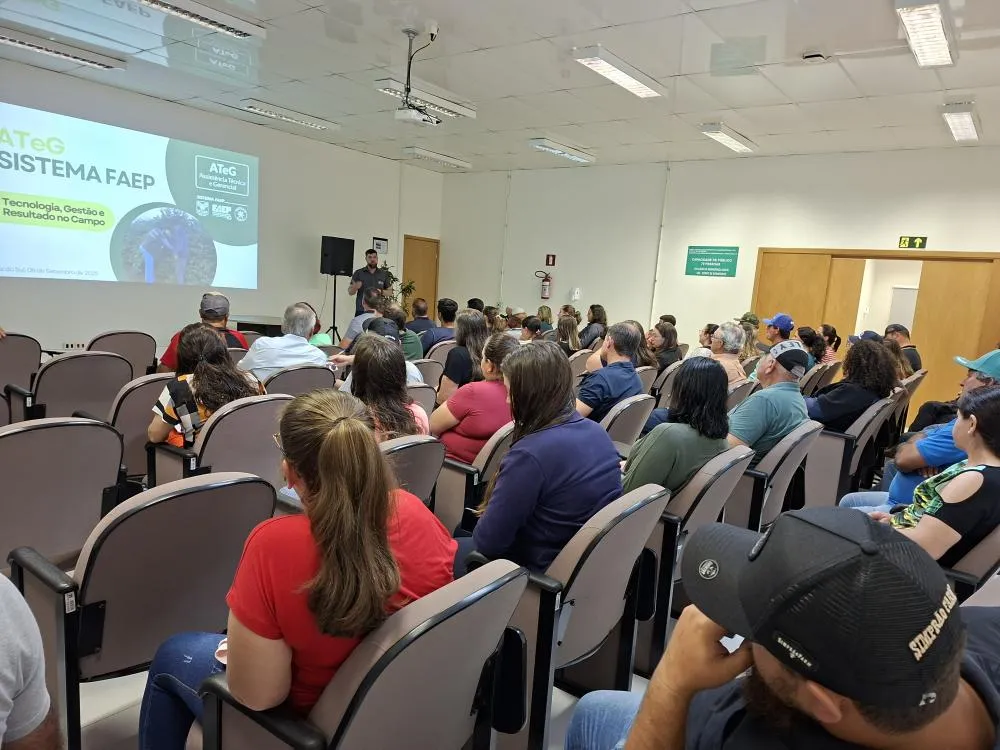 Produtores acompanham a apresentação do Programa ATEG em Piraí do Sul. Crédito da Foto: Toninho Anhaia