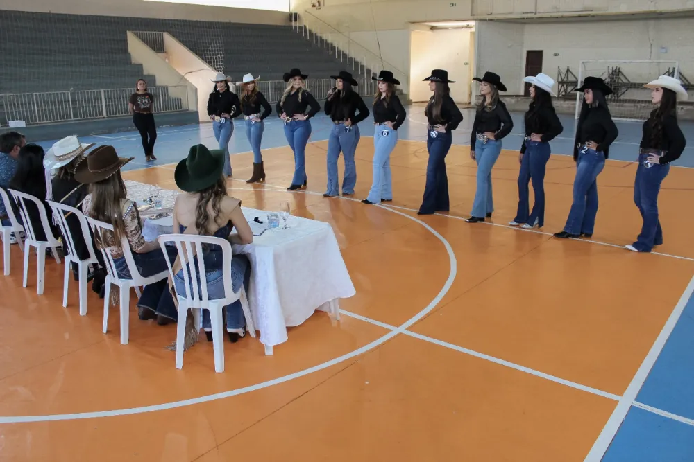 O concurso da Rainha do Rodeio será no dia 04 de outubro, às 19h30, no Ginásio Samuel Milléo, onde serão coroadas a Rainha, 1ª Princesa, 2ª Princesa e a Madrinha dos Peões. 