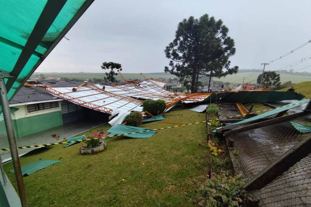 Defesa Civil atende municípios atingidos pelos temporais; ventos chegaram a 121 km/h. Ponta Grossa. Foto: CBMPR