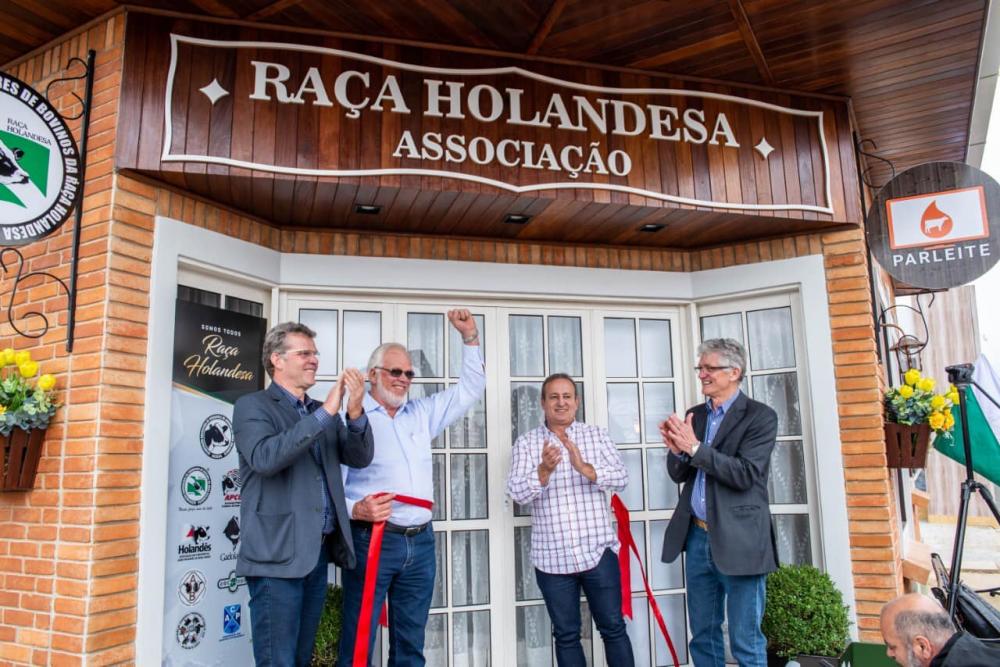 A casa da Raça Holandesa foi inaugurada no dia 13 de agosto de 2019, após abertura oficial do Agroleite.