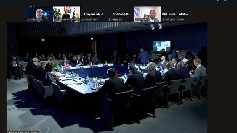 Em discurso, Celso Cunha (ABDAN) destaca papel estratégico do país, apoio aos SMRs e proposta de financiamento via Banco do BRICS; grupo fixa meta de 800 GW até 2025