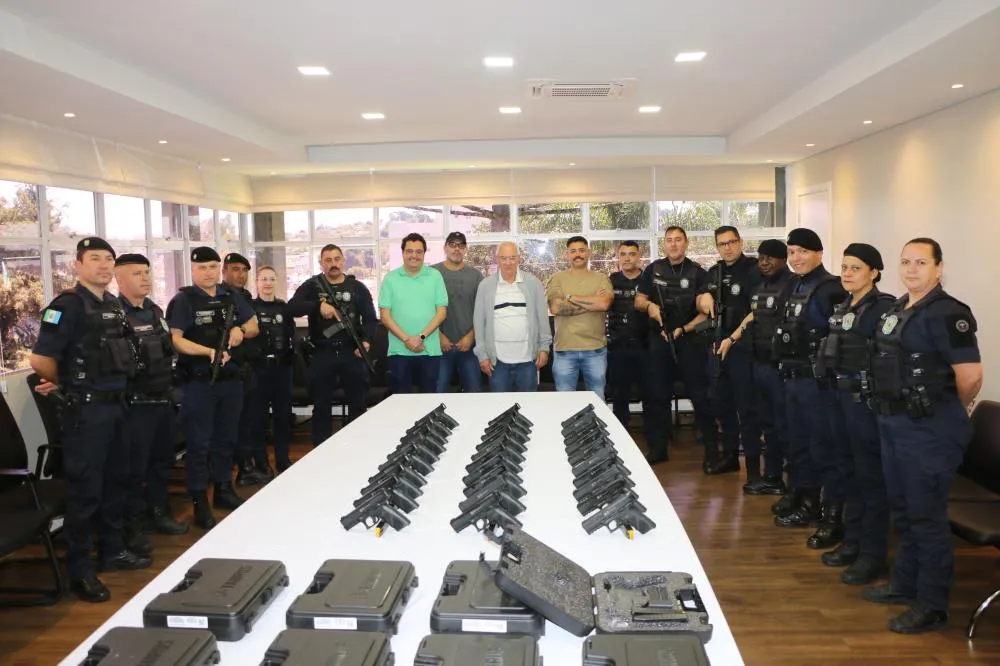 São 30 novas pistolas, duas armas semiautomáticas e dois fuzis (Imagens: Divulgação/Daniel Calvo)
