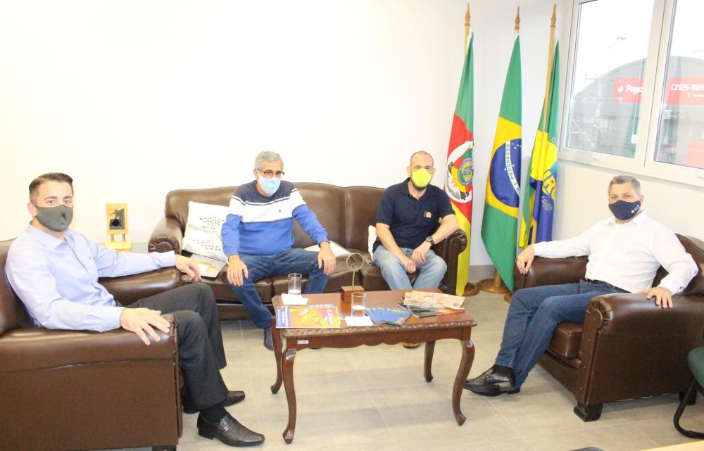 A partir da direita: Bonetti, Kelbert, Silveira e Milani - Foto: Alice Millan/Irga