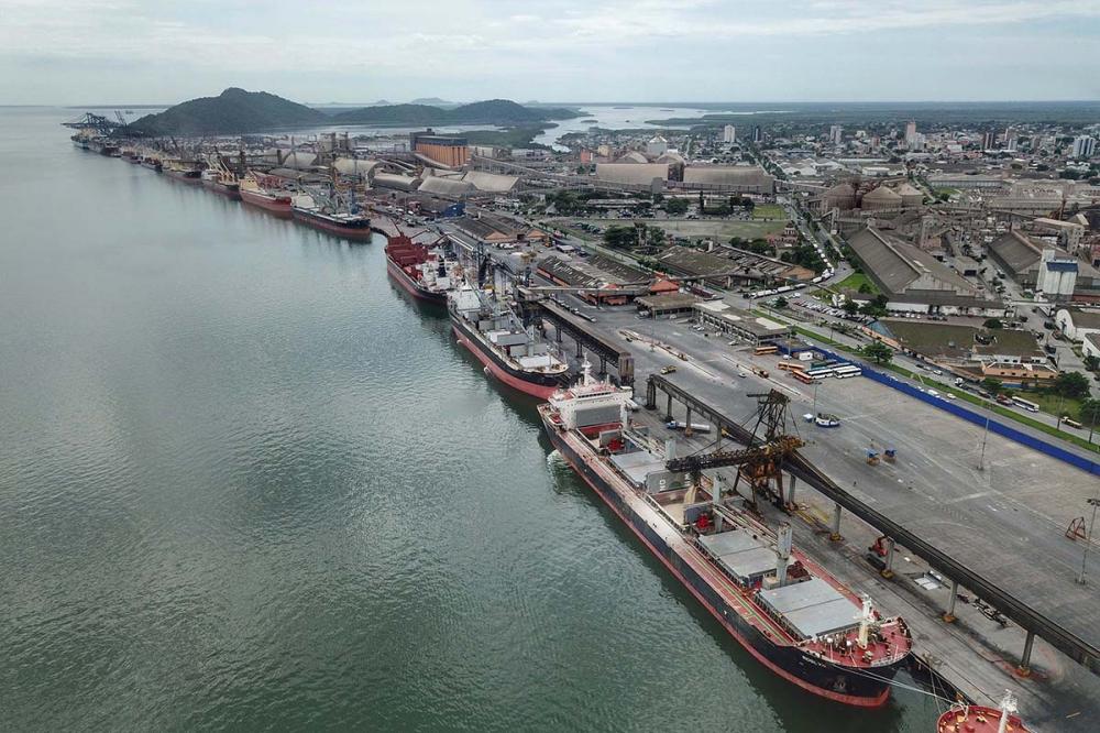 Mais de 19,1 milhões de toneladas de cargas foram importadas, de janeiro a novembro, via Portos do Paraná. 