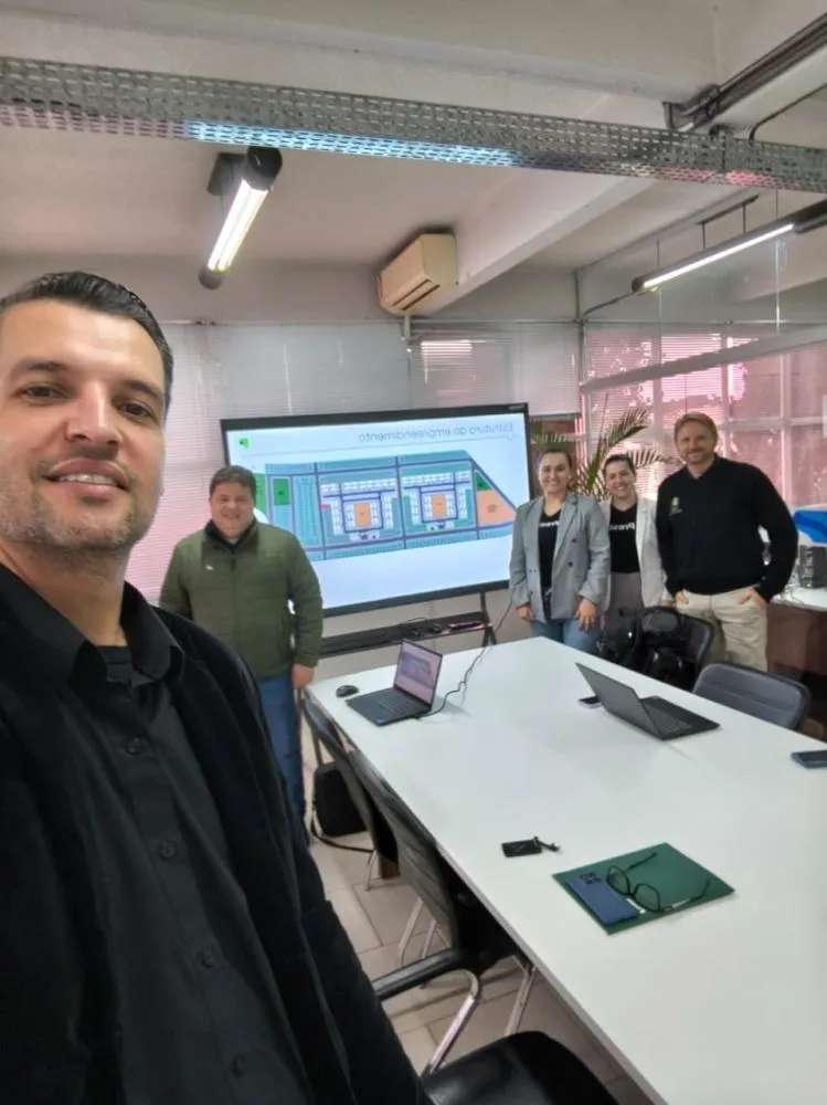 Secretários Rodrigo Morais e Edmir Kirchof receberam representantes da Construtora Prestes