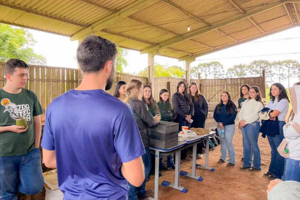 O evento reuniu cerca de 200 visitantes externos e envolveu a participação de 97 acadêmicos do curso, entre organizadores e apresentadores.