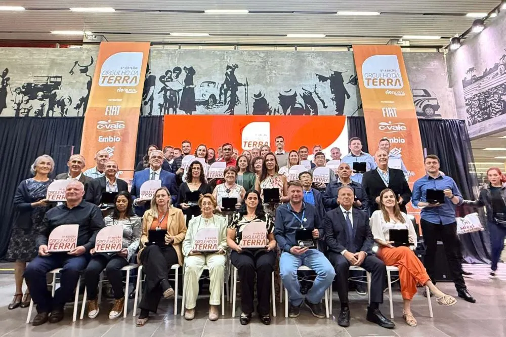 Produtores rurais e extensionistas do IDR-Paraná recebem o Prêmio Orgulho da Terra 2025 Foto: SEAB