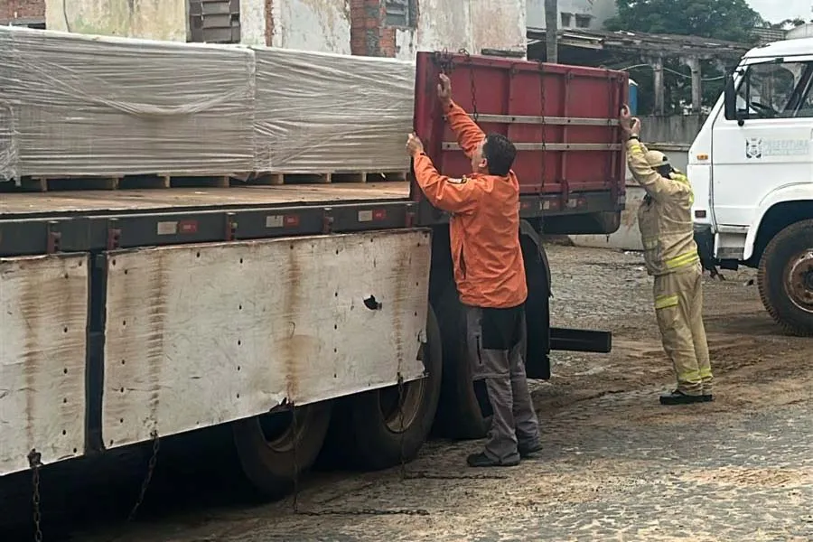 Com envio das primeiras 2.600 telhas, Estado amplia apoio a Ponta Grossa após granizo Foto: Defesa Civil