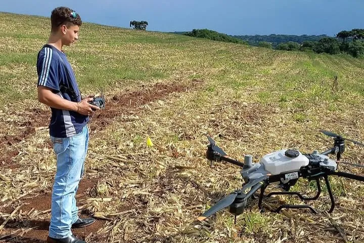 Investimento do Estado em drones impulsiona aprendizado nos colégios agrícolas do Paraná Foto: SEED