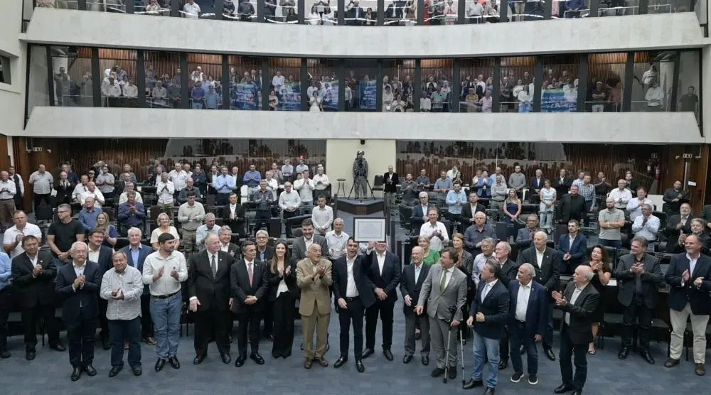 FAEP é homenageada na Alep pelos 60 anos de contribuição ao agronegócio paranaense. Foto Toninho Anhaia