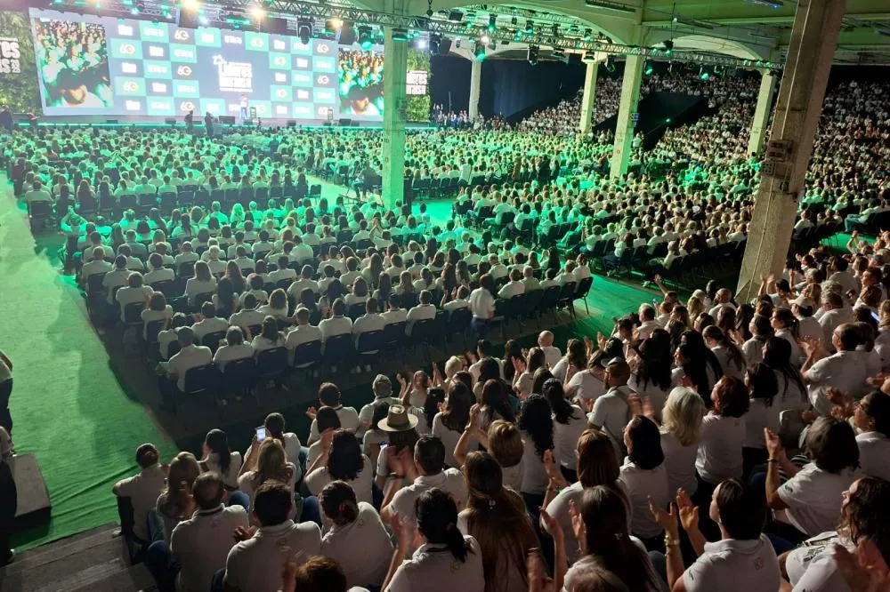 Produtores e autoridades celebram os 60 anos da FAEP durante o Encontro Estadual de Líderes Rurais no Expotrade. Fotos Toninho Anhaia