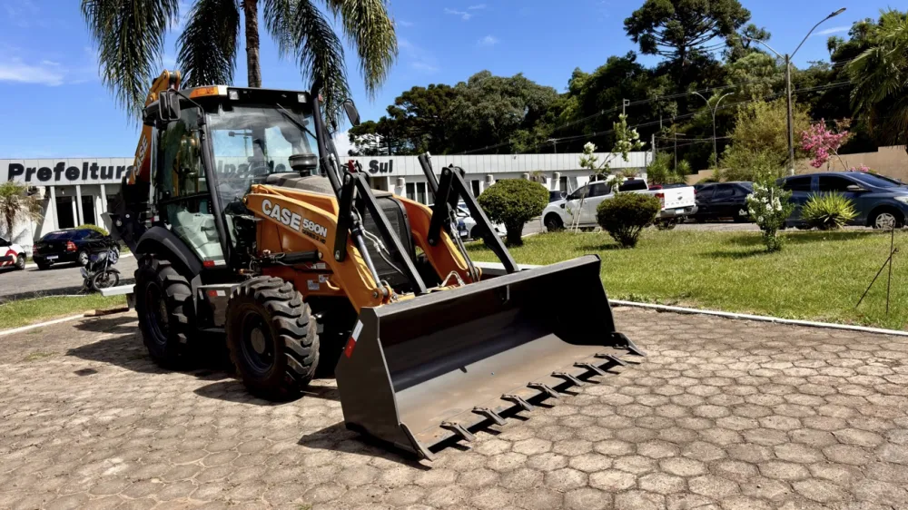 Prefeitura de Piraí do Sul autoriza início da pavimentação da Rua 21 de Abril e investe em novos equipamentos