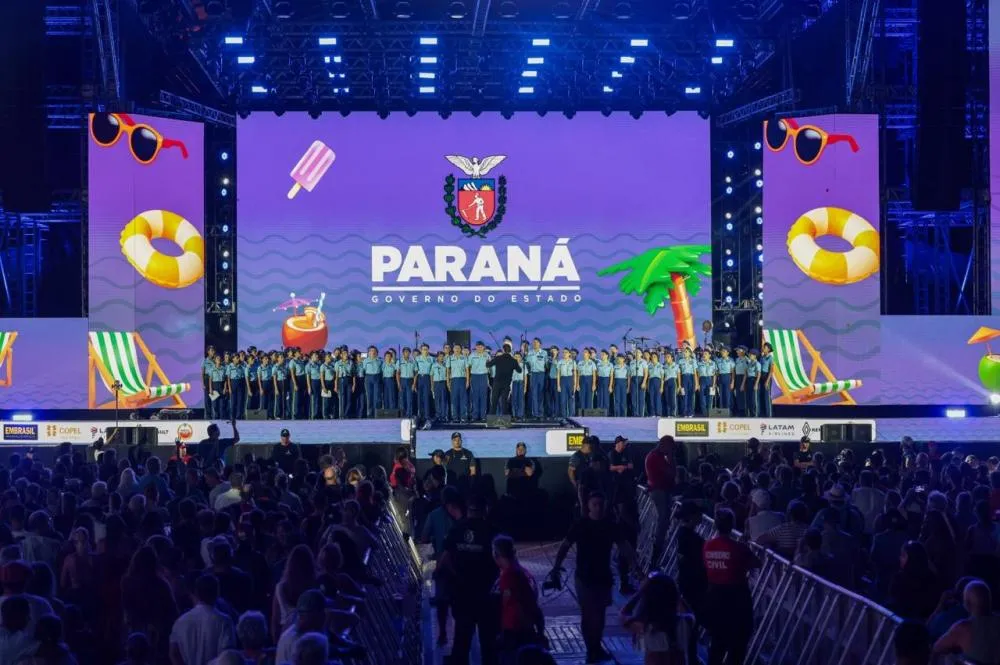Estudantes de Colégio Cívico-Militar de Piraí do Sul se apresentam para milhares de pessoas no palco do Verão Maior Paraná