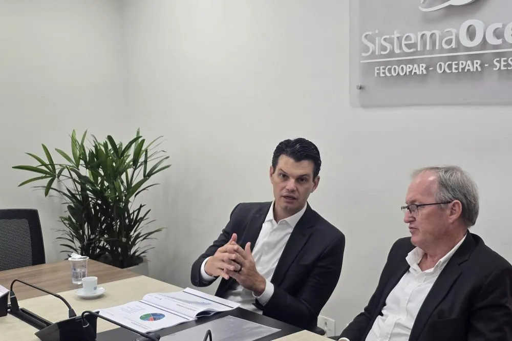 Copel e Ocepar alinham estratégias para atender demandas de cooperativas. Na foto, Presidente da Copel Daniel Slavierio e do Sistema Ocepar José Roberto Ricken Foto: Gisele Barão/Sistema Ocepar