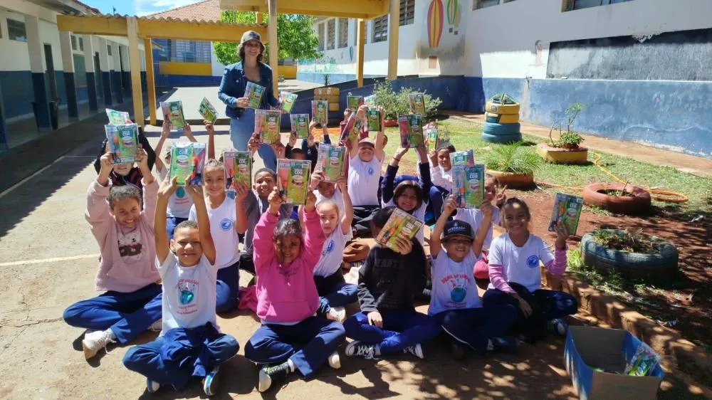 Livro do Programa Agrinho vira referência para cooperativa de Cornélio Procópio