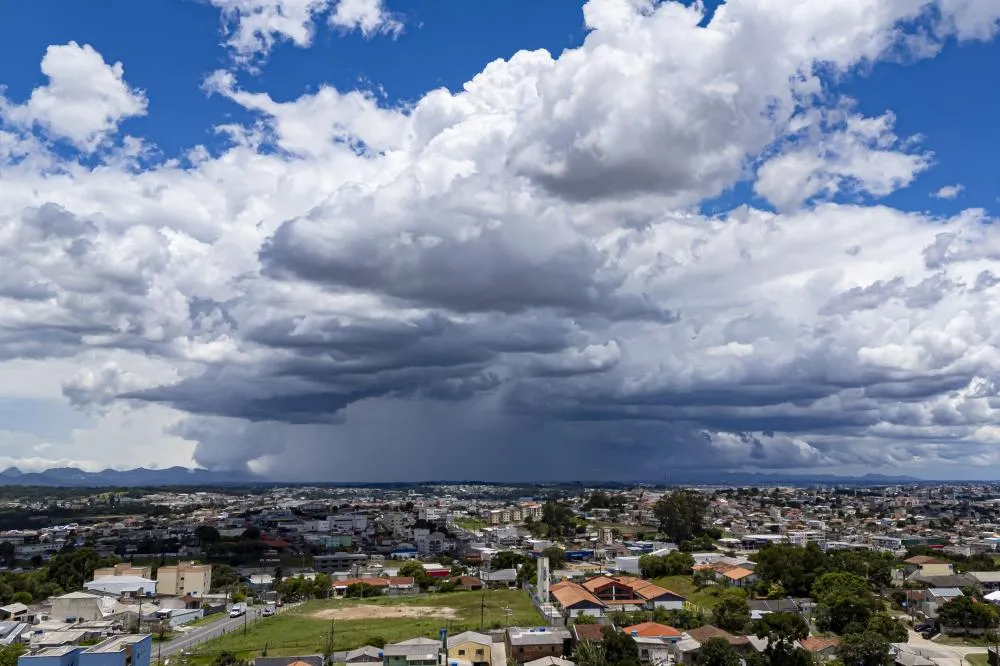 Nova frente fria marca o retorno das tempestades ao Paraná, prevê o Simepar Foto: Roberto Dziura Jr/AEN