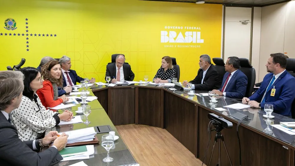 Gleisi e Alckmin anunciam medidas emergenciais para apoiar produtores de leite. Fotos assessoria