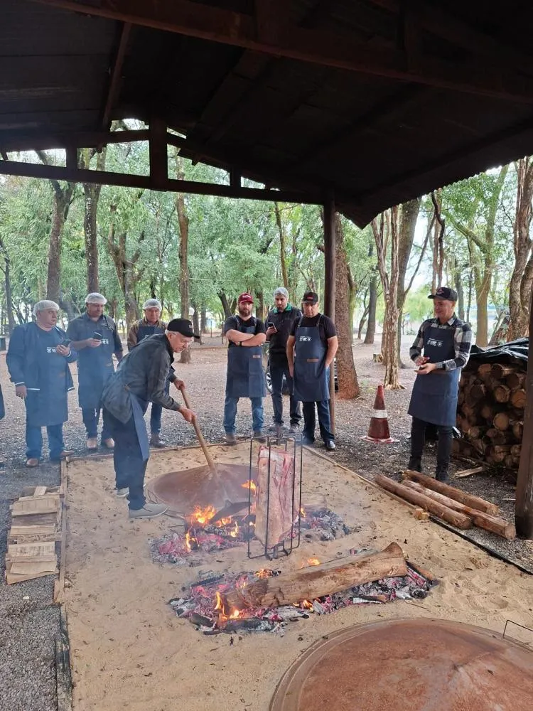 Curso sobre churrasco está disponível no catálogo do Sistema FAEP. Foto Faep
