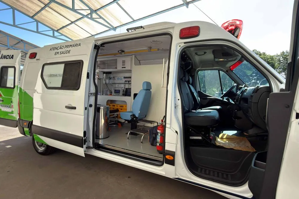 Veículo é equipado para suporte a pacientes em transferência para hospitais