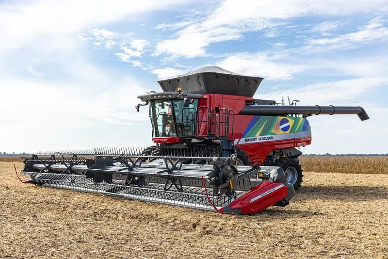 Colheitadeira axial MF 9005S: novo espalhador hidráulico para distribuição da palha de forma uniforme