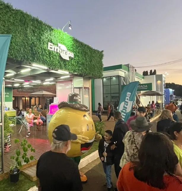 Embrapa Soja leva inovações da pesquisa para os desafios do campo na Expo Londrina. Embrapa