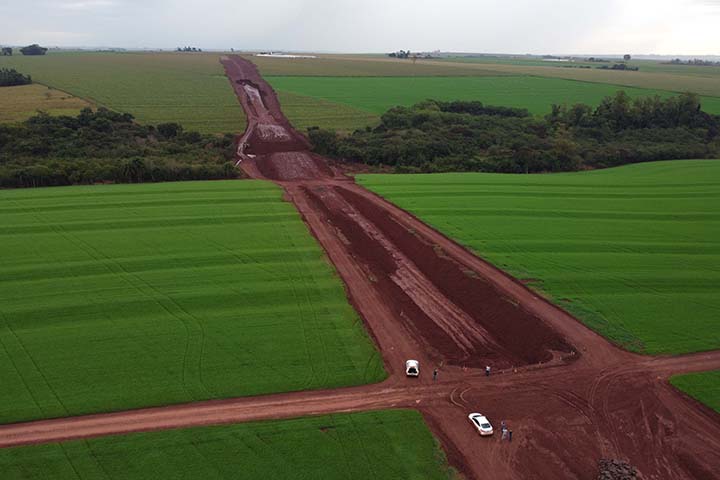 Há mais de uma dúzia de obras de grande porte em andamento em todas as regiões do Estado, além de dezenas de menor porte.