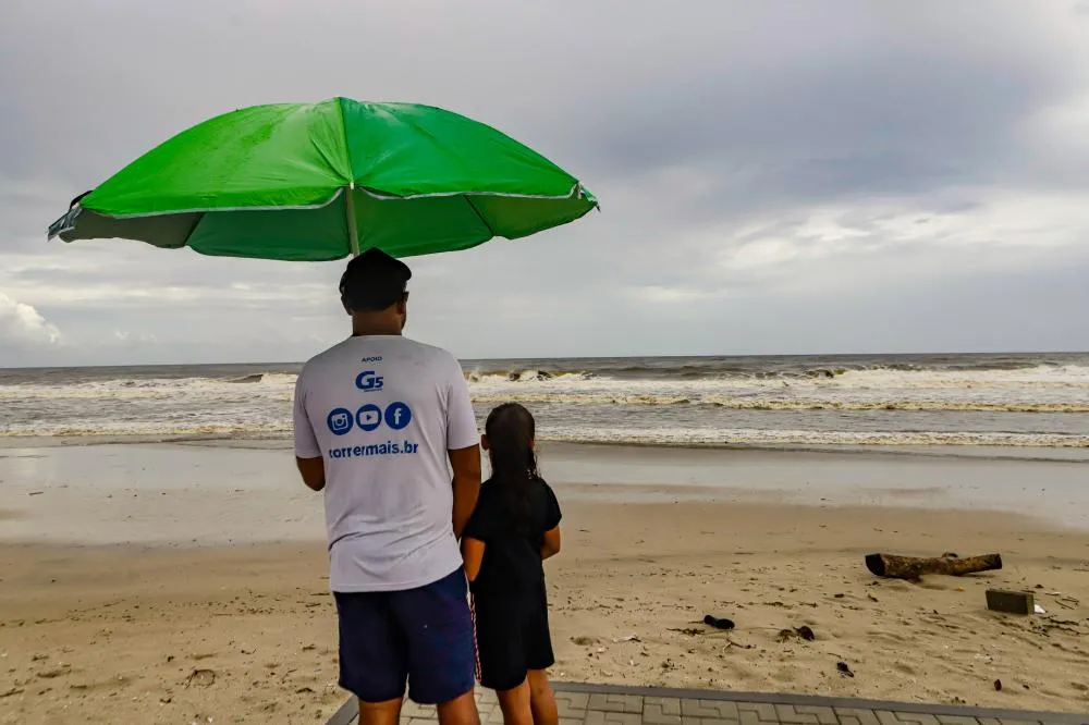 Fim de semana de mudança no tempo: calor à tarde dá lugar a chuva no Paraná Foto: Roberto Dziura Jr/AE
