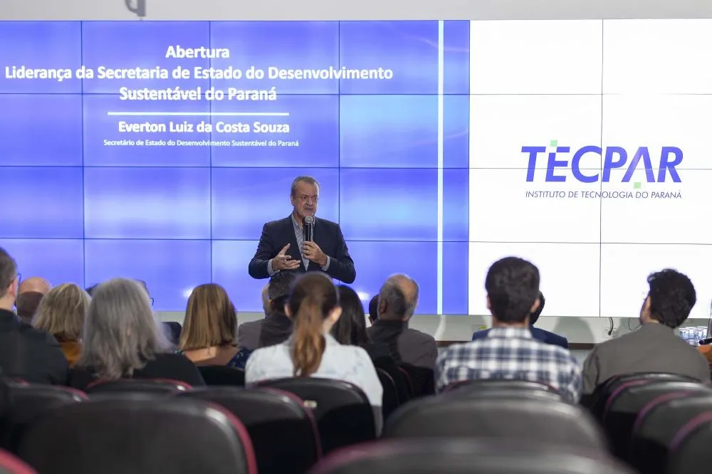Diretor Presidente Eduardo Marafron participa evento de assinatura da parceria entre Tecpar e IAT para uso de plataforma de inteligência artificial no TECPAR; Foto: Hedeson Alves/TECPAR Foto: Hedeson Alves/Tecpar
